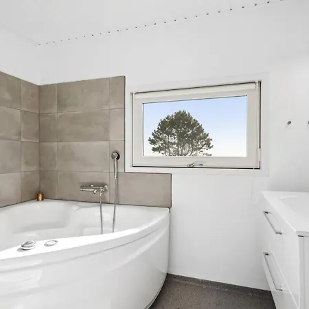 Beautiful In With House Sea View *