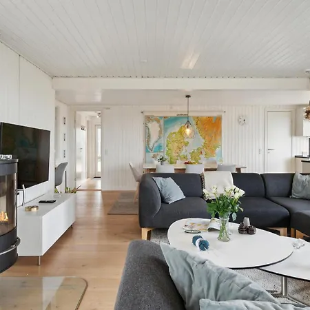 Beautiful In With House Sea View *